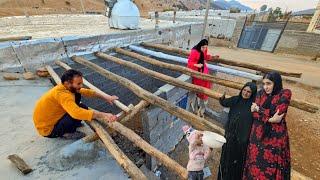 How to complete the roof construction of a nomadic house: Supporting the girl