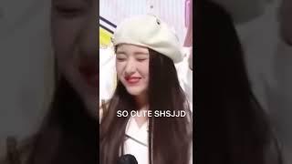 Jiwoo forgets she's an idol (warning,so cute)