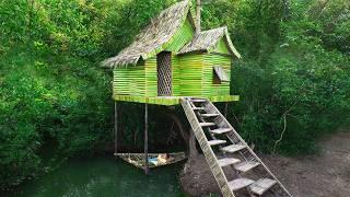 Building a Private Tree House that Billionaires Dream of Living in Quiet Use Palm Tree Materials