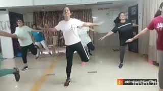 Warmup routine with team on Jawani Jaaneman #warmup #dancefitness