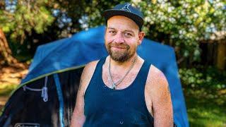Homeless and Working: Eric's Daily Battle in Grants Pass, Oregon