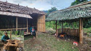 The single mother completed the kitchen roof and kneaded clay to make the stove, Farm life - NG Thuy