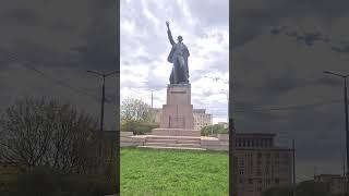 Памятник В. Володарскому — скульптурный монумент в Санкт-Петербурге, установленный в 1925 году.