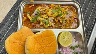 Maharastra ki famous misal pav || misal pav recipe || mumbai pune street food recipe #chatorizubaan