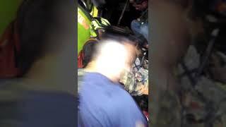 Sopir truk ugal2 nabrak pohon di cempaka putih.