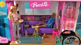 Barbie Dream House Story about Needy Ken with Broken Leg and Barbie Sister Chelsea with Puppy
