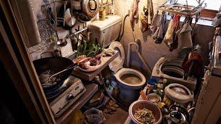 Clearing out a small, aging house with a cramped layout.| EXTREME DECLUTTERING ~ SATISFYING CLEANING