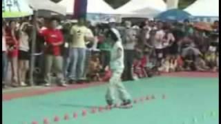 Amazing Freestyle Slalom On Rollerblades