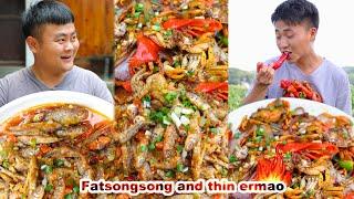 All kinds of country food made by Songsong and Ermao are so delicious, they are really greedy