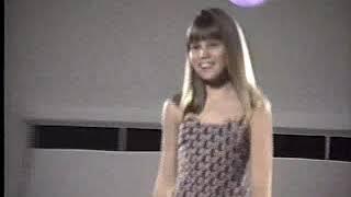 Desfile garota estudantil no clube canta galo 1994