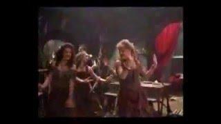 Xena Gabrielle dance! Cool... All about Xena, clic!!