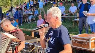 Mitten unter den Fans-Rucksackmusikanten-Gemündener Hütte-15.08.24