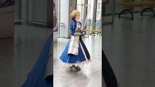 《fgo》fes漫展上saber的懵逼瞬间！ #抖音云漫展 #saber #cos #腥味猫罐 #考斯普雷cosplay