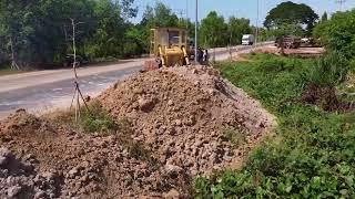 Delete the Canal by Skill Old Dozer CATERPILLAR with 5T Dump Truck Transport Soil