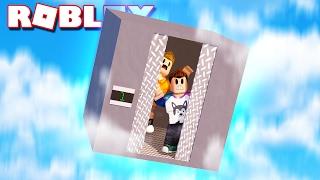 SURVIVE A ROBLOX ELEVATOR FALLING THROUGH THE SKY!