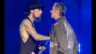 Perry Farrell ATTACKS Dave Navarro During Jane's Addiction Show - Ending Concert