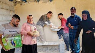 Nomadic life: Nomadic house : Nomadic house plastering with the help of a plasterer