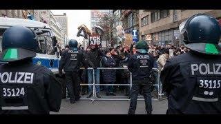 Berlin: Gegendemonstranten versperren rechtem „Frauenmarsch“ den Weg