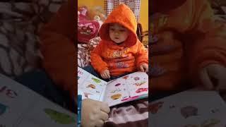 Bacchon ko padhai kaise karaye cute baby read a book  #shorts #viralvideo #cutebaby