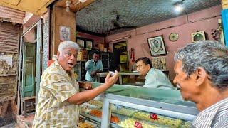 KOLKATA'S FAMOUS SINGARA SAMOSA AT 108 YRS OLD SHOP  #ashishvidyarthi #kolkata #streetfood #food