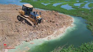 Wonderful Extreme Bulldozer Pushing Soils In Mud Eliminate​​ Power Machine Dozer Equipment