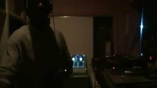 dj titan gives dj 5starr drop while mixin live