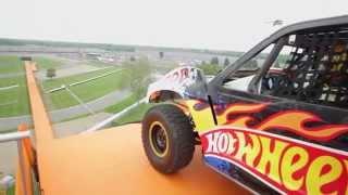 Record Mundial de salto en auto! (Tanner Foust) Equipo Hot Wheels
