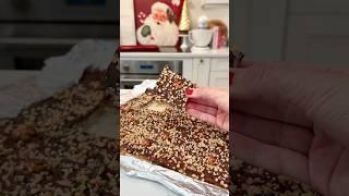 Christmas Crack!  #holidays #baking #easybaking #dessert #easydessert #treats #holidaybaking