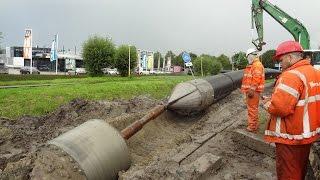 Pulling in a main sewer pipe ~ rioolbuis trekken