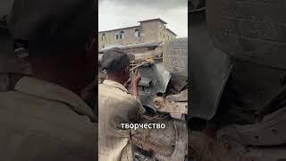 Невероятный ремонт машин в Африке — моторы поднимают вручную!