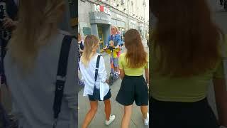Москва, электросамокаты, девушки