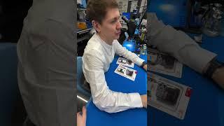 "Плюс вайб Артему за экраны на складе! Но может ему еще и заказик подкинуть?"