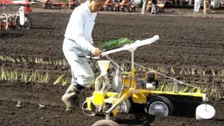 Semi-Automatic Vegetable Transplanter VT2 for Leaf Vegetable